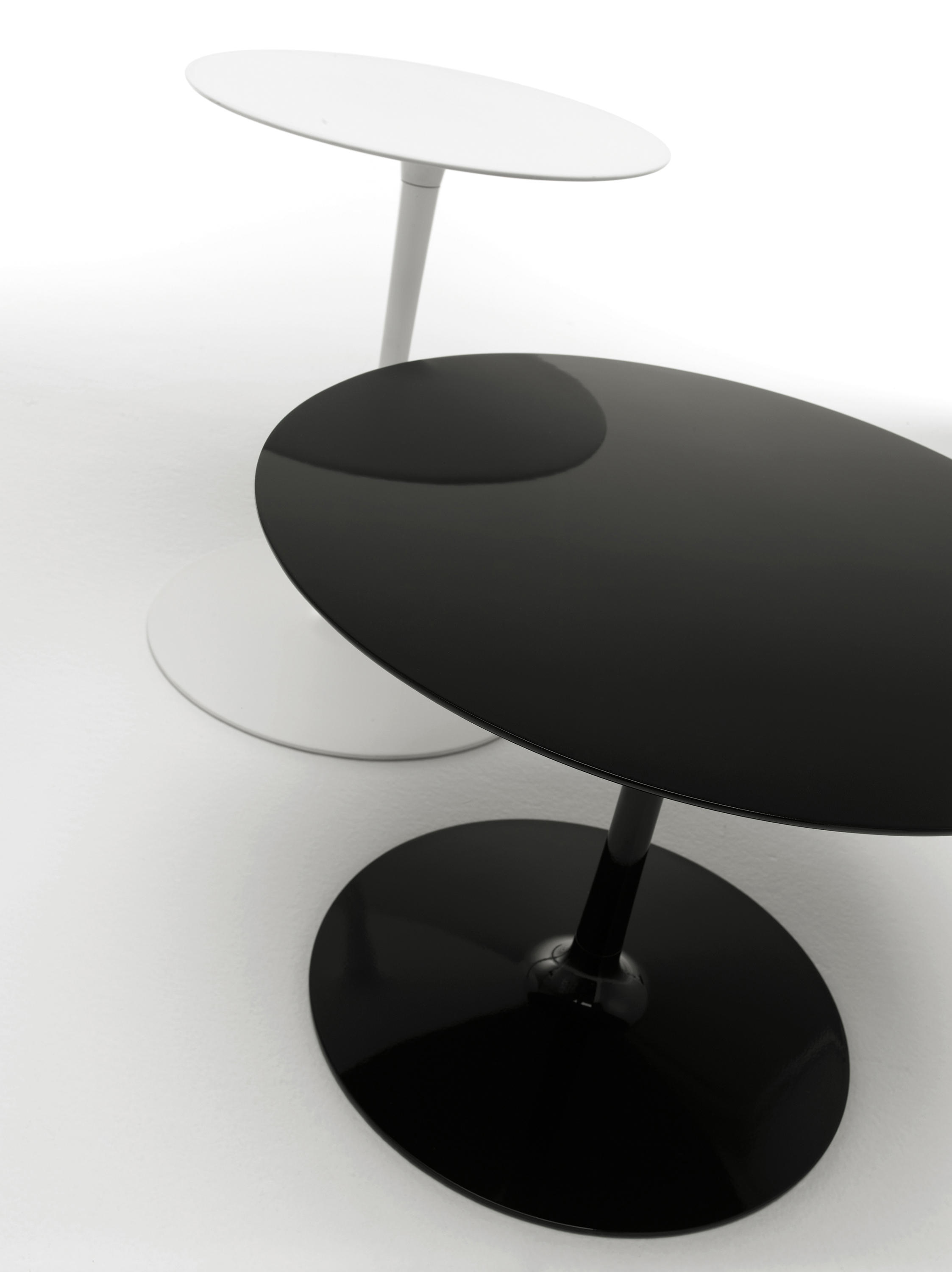 乐竞在线注册 - 桌几|茶几/边几|办公家具|（中国）科技公司家具|FLOW LOW TABLES 茶几/咖啡桌